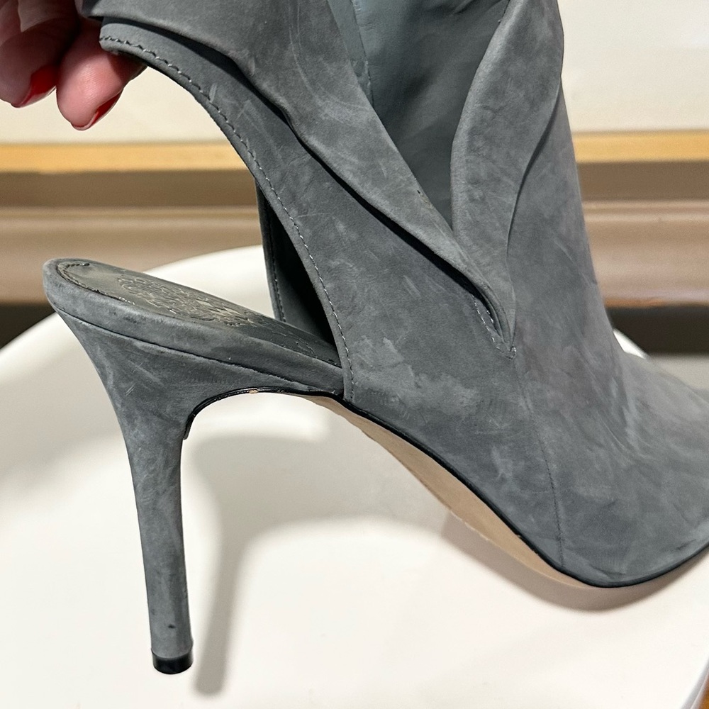 🌸VINCE CAMUTO🌸 Cholia Asymmetrical Sandal Bootie In Smoke Stack Nubuck Size: 12 - Picture 11 of 14